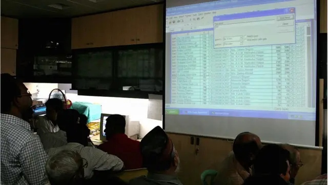 বাংলাদেশের একটি ব্রোকারেজ হাউজে লেনদেন চলছে