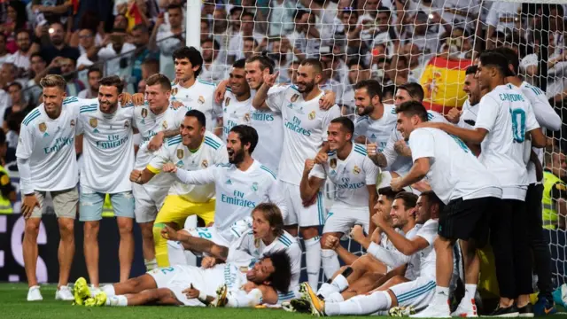 Real Madrid celebra su título en en la Supercopa de España.