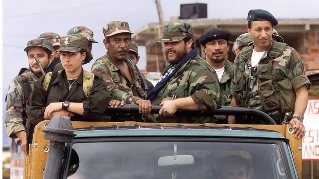 Un grupo de dirigentes guerrilleros en una imagen tomada en Uriba, Colombia, en 1999.