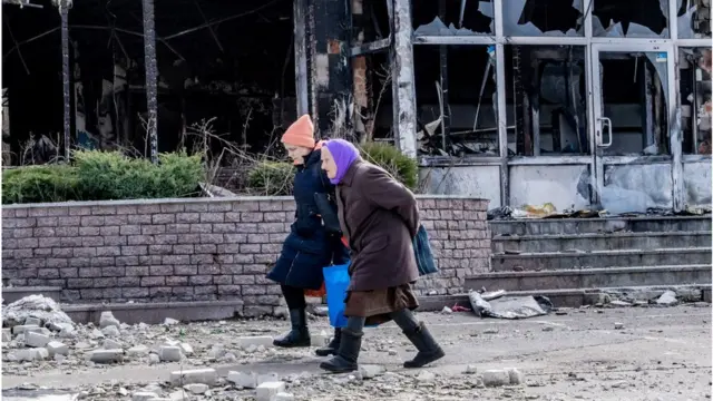 Співвідношення між кількістю пенсоінерів та тих, хто працює і може утримувати Пенсійний фонд, падає