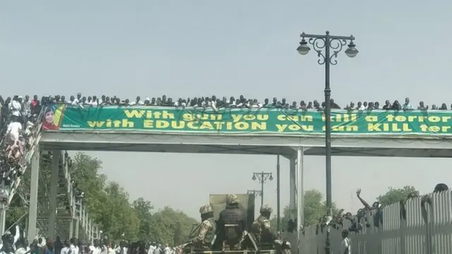 Awọn eeyan to n pariwo le Buhari lori