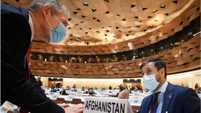 আফগানিস্তানের জন্য ত্রাণ তহবিল জোগাড়ে জনেভায় জাতিসংঘের একটি সম্মেলনে জাতিসংঘে আফগান রাষ্ট্রদূত নাসির আহমেদ আনদিশা, ১৩ সেপ্টেম্বর ২০২১