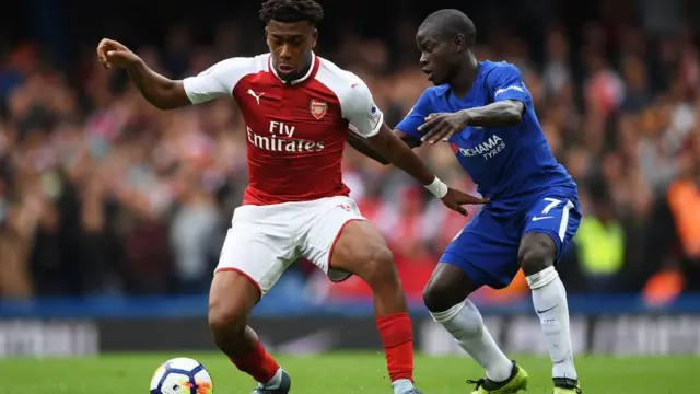 Alex Iwobi dey hold off N'golo Kante