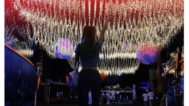 Українці просять забрати їх з Китаю