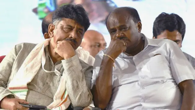 ડી. કે. શિવકુમાર તથા એચ. ડી કુમાર સ્વામીની તસવીર