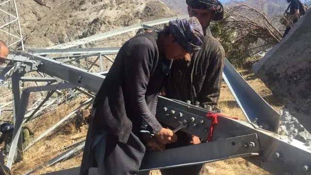 کابل ښار ته د ازبکستان د وارداتي برېښنا د مزو پرې کولو سره پرکابل سربېره لسو نورو ولایتونو باندې هم برېښنا پرې شوې وه.