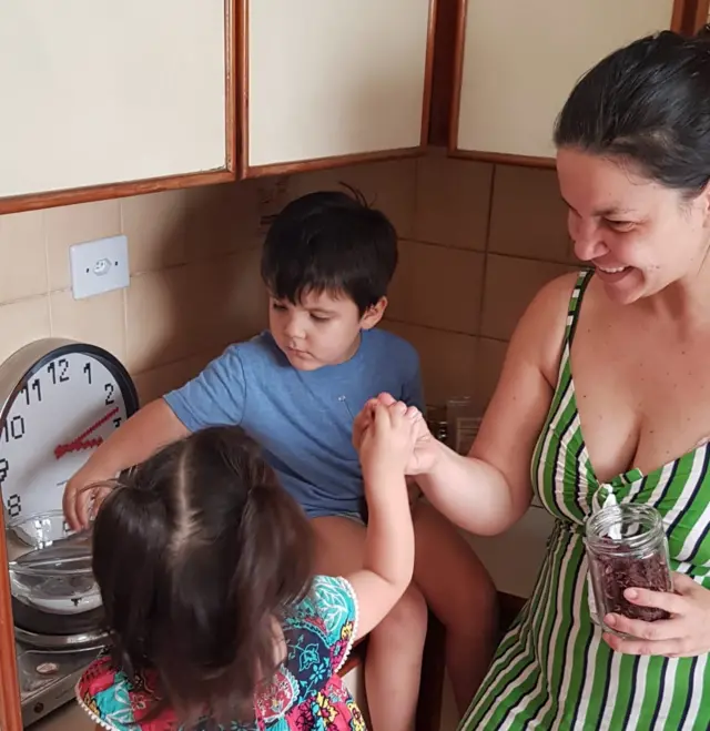 Juliana Morena com os filhos