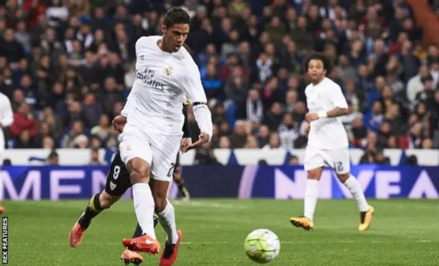 Beki wa Ufaransa Raphael Varane, 25