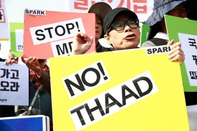 ชาวเกาหลีใต้บางส่วนประท้วงต่อต้านระบบป้องกันขีปนาวุธ THAAD เพราะเกรงจะตกเป็นเป้าการโจมตีจากเกาหลีเหนือ