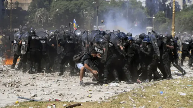 Disturbios por reforma a las pensiones