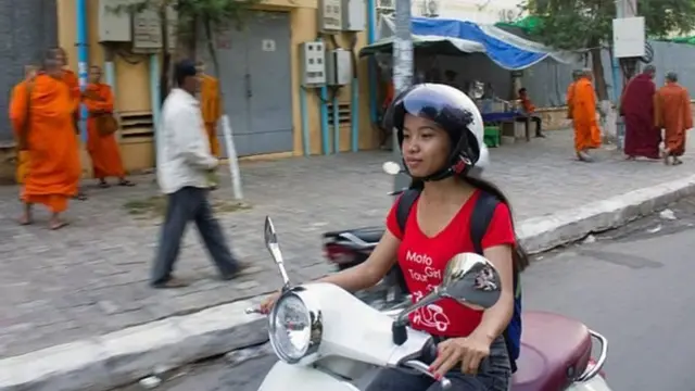 रेनू चिया.