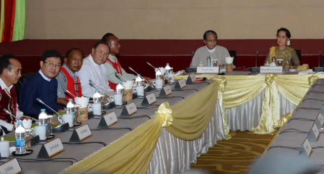 အစိုးရနဲ့ ဝတပ်ဖွဲ့ ခေါင်းဆောင်တွေ ၂၀၁၆ ခုနှစ်မှာ နေပြည်တော်မှာ တွေ့ဆုံခဲ့စဉ်