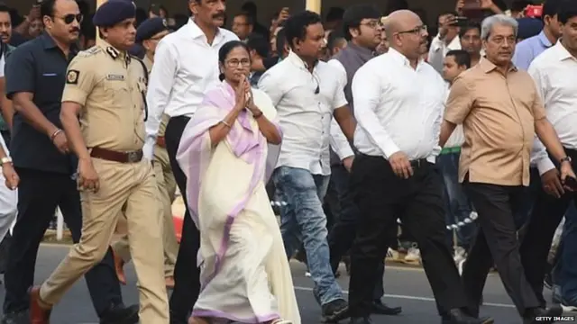 ਮਮਤਾ ਬੈਨਰਜੀ ਅਤੇ ਕਮਿਸ਼ਨਰ ਰਾਜੀਵ ਕੁਮਾਰ