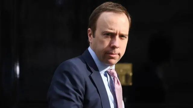 Bộ trưởng Y tế Matt Hancock biểu dương người dân đã thực hiện nghiêm túc việc ở nhà để phòng dịch bệnh.