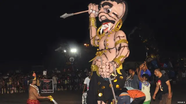 फक्त हिंदूच नव्हे तर कॅथलिक आणि आता मुस्लिम मुलं देखील नरकासुर बनवू लागले आहेत.