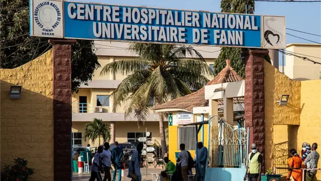 Devanture del'hôpital universitaire Fann à Dakar.