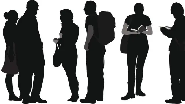 Силуэты студентов с родителями