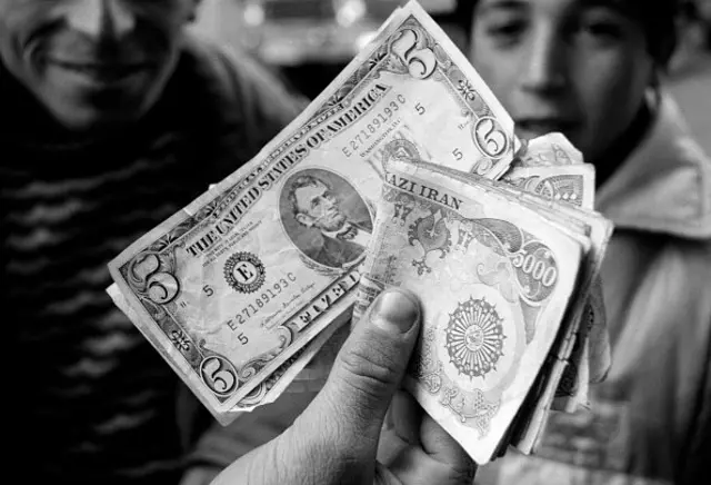 بازار مبادله ریال ایران به دلار آمریکا، در شهر مرزی تبریز 1989