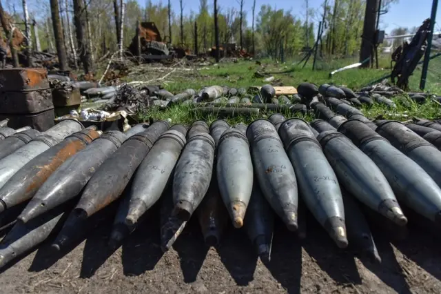 Proyectiles rusos sin explotar cerca de Kiev.