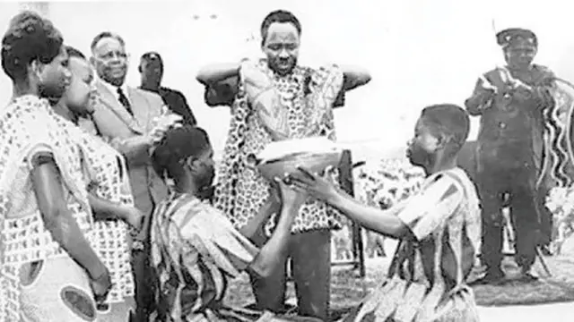 Ikimenyetso co kwerekana ko Tanganyika na Zanzibar ziyunze zikaba igihugu kimwe ca Tanzania mu 1964, kwabaye ukuvanga ivu rya Tanganyika na Zanzibar