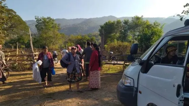 ဖာပွန်ကနေ မြိုင်ကြီးငူဘက်ကို ပြောင်းရွှေ့နေထိုင်နေကြသူ ထောင်နဲ့ချီ ရှိနေပါတယ်