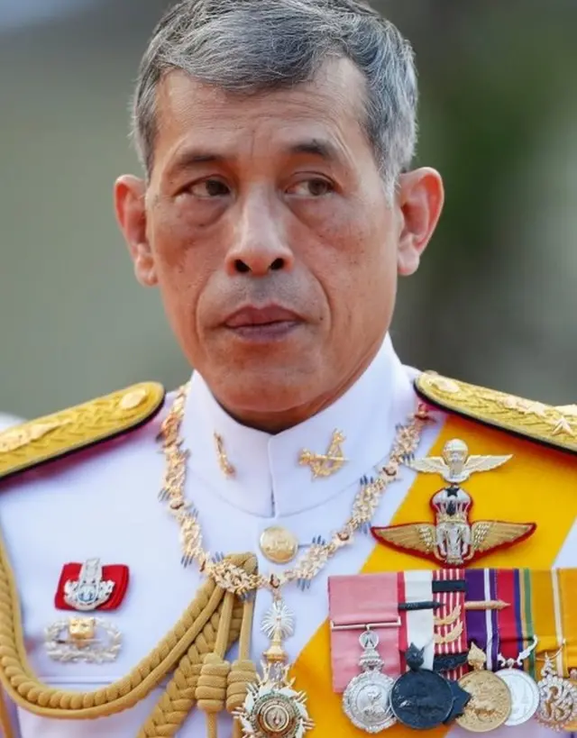 El rey tailandés Rama X marca el día conmemorativo de Chakri antes de su ceremonia de coronación en Bangkok.