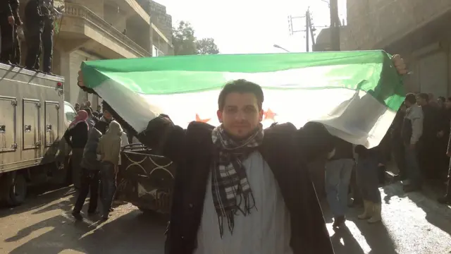 بترت ساق أحمد بعد إصابته بقنبلة أثناء مشاركته في مظاهرات في حلب