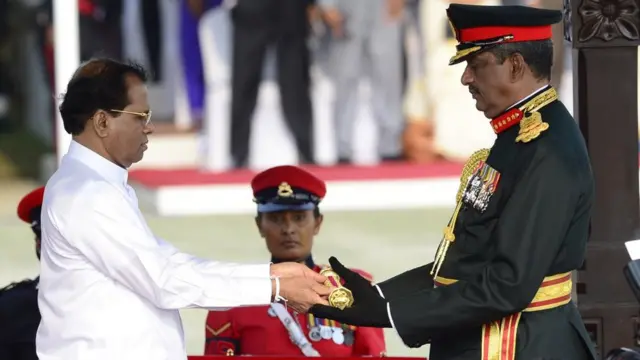 Sri Lanka's President Maithripala Sirisena (L) confers the honorary military rank of field marshal on retired army general and defeated presidential candidate Sarath Fonseka (R) on March 22, 2015 at a ceremony in the capital Colombo. Sri Lanka's new government March 22 conferred the highest military rank of field marshal on retired army chief Sarath Fonseka, who had been jailed for alleged treason by the previous regime.