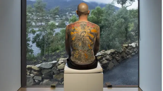 Tim Steiner em sua primeira exposição no Mona em 2012