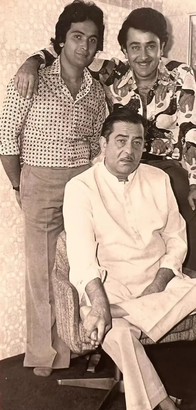 راج کپور اپنے دو بیٹوں رندھیر کپور اور رشی کپور کے ساتھ