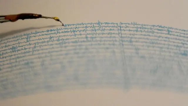 مؤشرات بيانية يرسمها أحد أجهزة رصد الزلازل