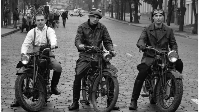 Люди на мотоциклах