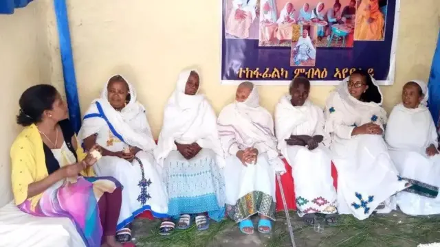 ኣደይ ሮዚና ኣፈወርቂ ምስተን ትሕብሐበን ኣደታት