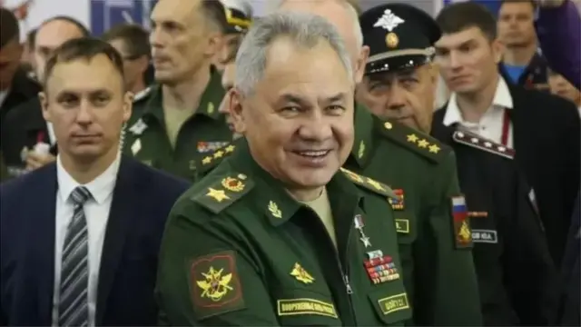 रशियाच्या संरक्षणमंत्र्यांनी कोणत्याही पुराव्याशिवाय भीती व्यक्त केली आहे की युक्रेन त्यांच्यावर डर्टी बॉम्बचा वापर करू शकतं.