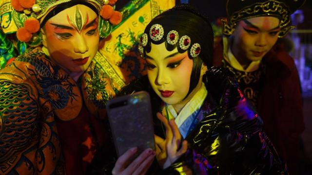 中国智能手机用户已经超过12亿。