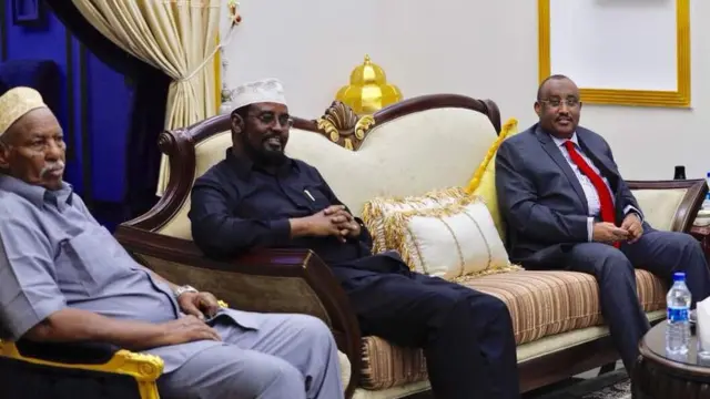 Qaar ka mid ah madaxweynayaasha dowlad goboleedyada oo ka qeybgalaya shir uu ku casuumay madaxweyne Farmaajo