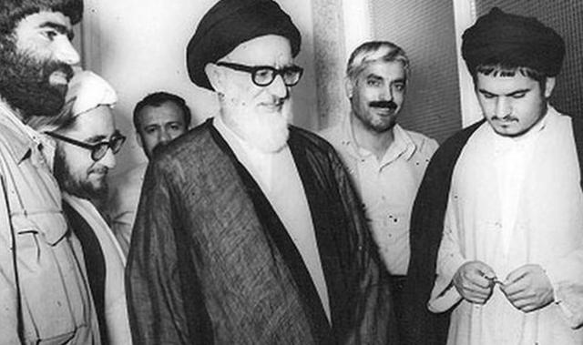 حسین خمینی (راست) در کنار محمود طالقانی و صادق خلخالی