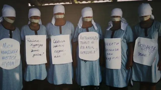 Өткөн жылдагы маалыматтар боюнча үч миңден ашуун аял үй-бүлө зомбулугуна кабылган. Соңку беш жылда ажырашуулардын саны он миңден ашуун. Жалгыз бой аялдар саны көбөйүүдө.