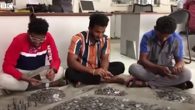 बाईक, पैसे