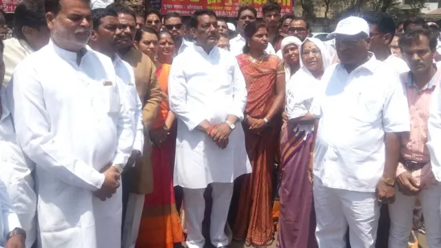 माजी आमदार अनिल राठोड व शिवसैनिक