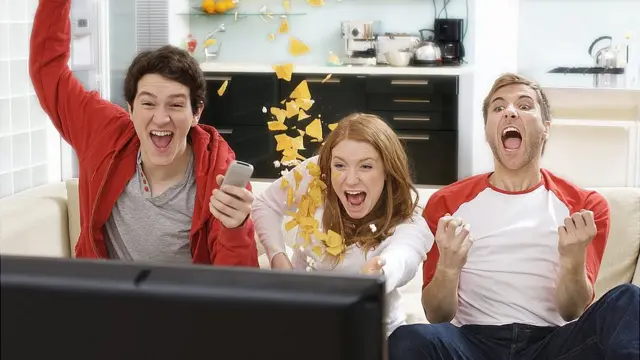 Fans emocionados con fútbol