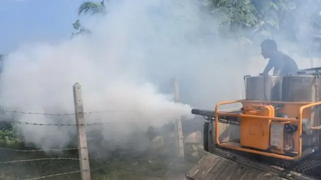 கொசு மருந்து அடித்தல்