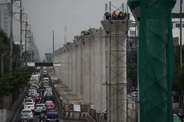 ก่อสร้างรถไฟฟ้า