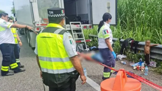 తండ్రితో కలిసి రహస్యంగా లారీలో అమెరికాకు ప్రయాణిస్తుండగా, ఊపిరాడక అందులోని వారంతా దిగి పరుగులు పెట్టారు. వారిలో ఉన్న వైల్డర్ తండ్రి తర్వాత కనిపించ లేదు