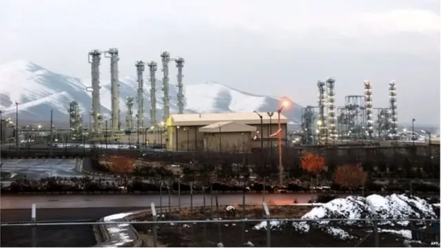 চুক্তি অনুযায়ী আর্ক শহরে অস্ত্র তৈরিতে সক্ষম প্লুটোনিয়াম উৎপাদন বন্ধ রাখার বিষয়ে রাজী হয় ইরান।