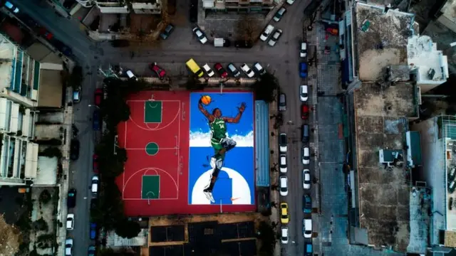 غرافيتي يانيس من أعلى