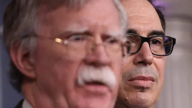 John Bolton y Steven Mnuchin
