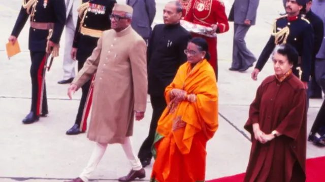 ఇందిరా గాంధీ, నీలం సంజీవరెడ్డి