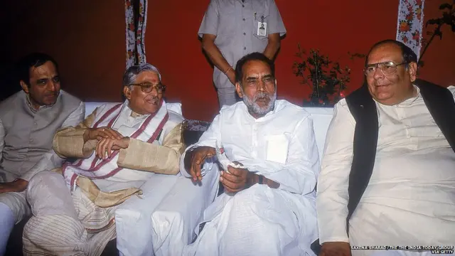 मुरली मनोहर जोशी और चंद्रशेखर के साथ अरुण नेहरू