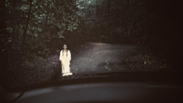 Призрак женщины на дороге